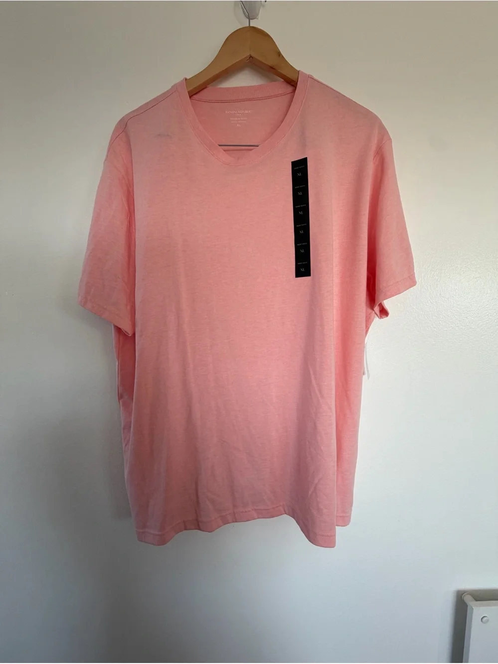 Banana Republic Men’s Crew Neck Tee - Pink